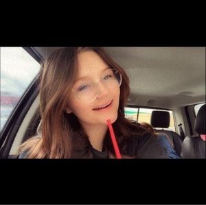 Meet your Posher, Emalee